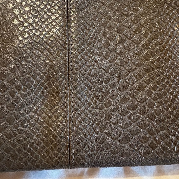 Thirty-One clutch, "Jewell" style snake pattern - Picture 4 of 14